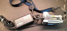 Sony Cyber-shot DSC-S70 Digitalkamera/SD-Karte und Netzteil