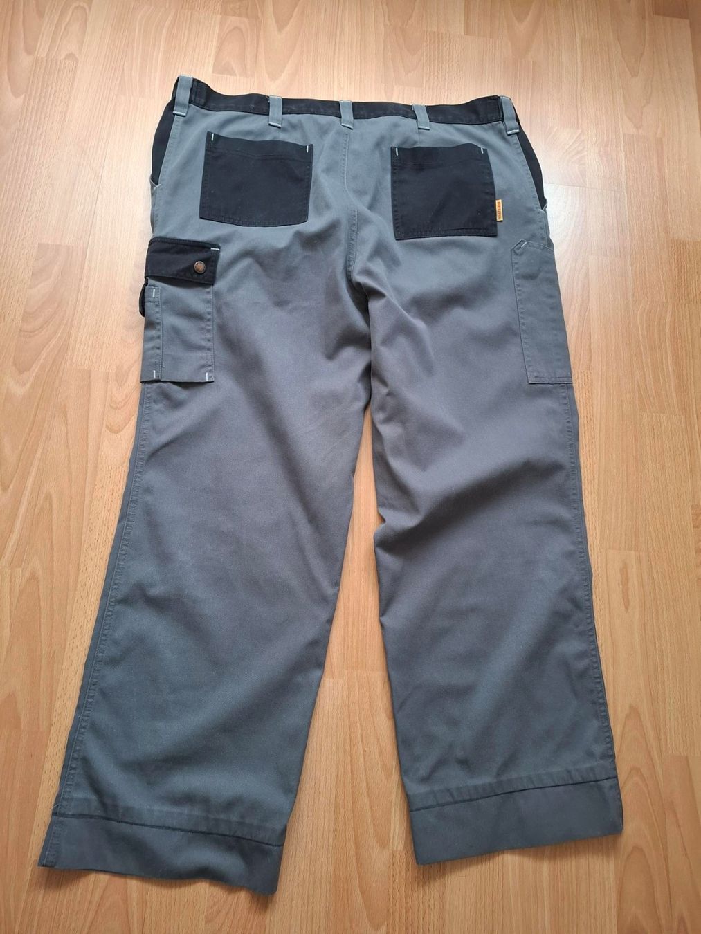 Pantaloni: pantalon de travail – Usato da Porrentruy venduto da Piquetix 1