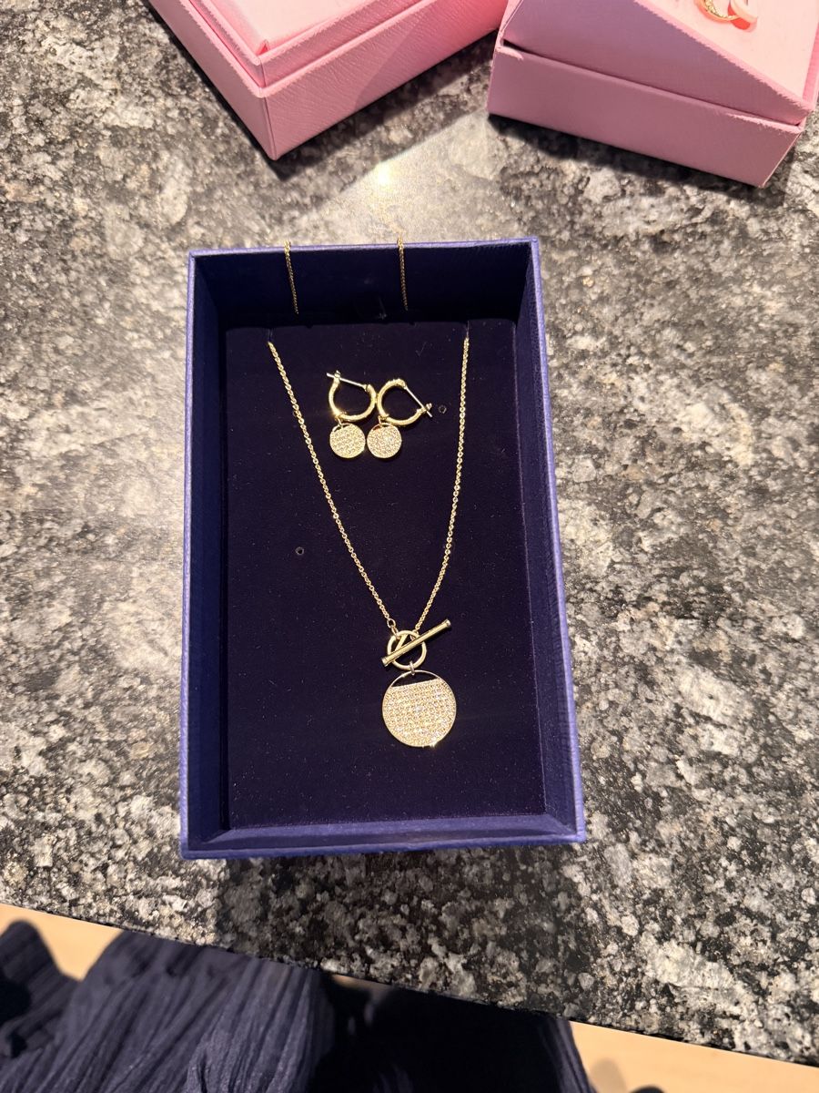 Swarovski Ohrringe & -stecker: Swarovski Set Ohrringe und Halskette – Neu (gemäss Beschreibung) aus Schafisheim von jan_cb2f
