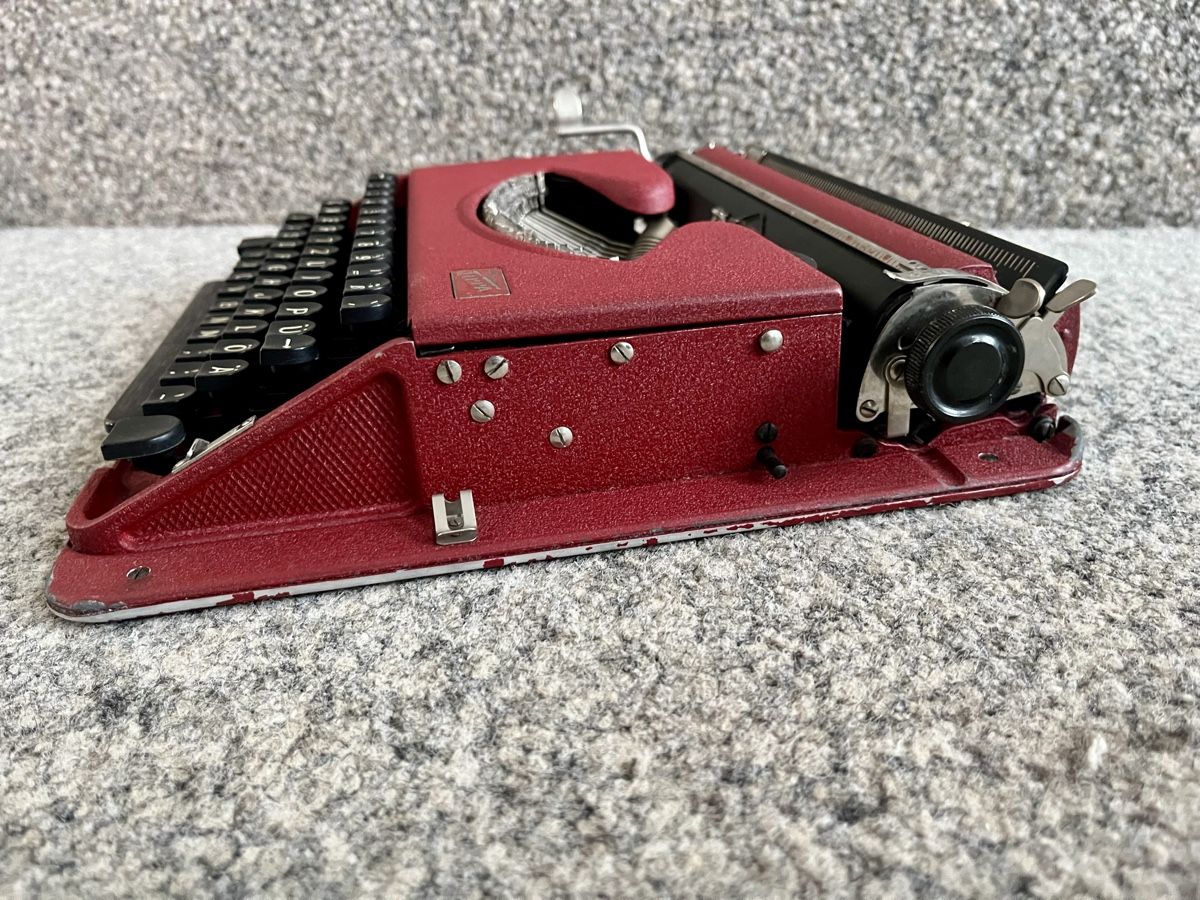 Macchine da scrivere: Gossen Tippa machine à écrire – Usato da Nyon venduto da Hamblor 3