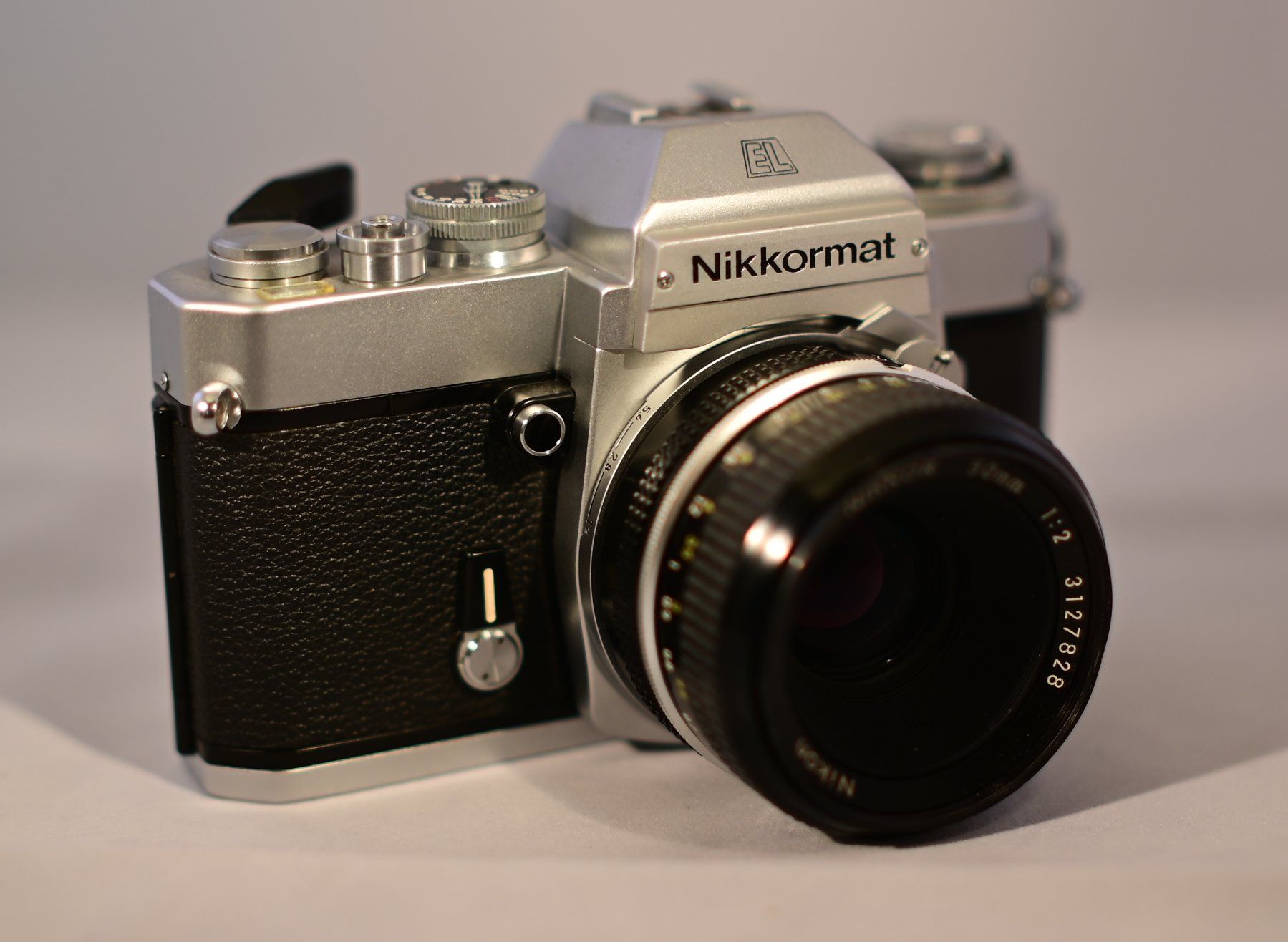 Nikon Kamera: Nikon Nikkormat EL mit 50mm Objektiv – Gebraucht aus Uster von Stoessda