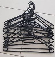 10 Kleiderbügel schwarz oder 5 Hosenbügel blau