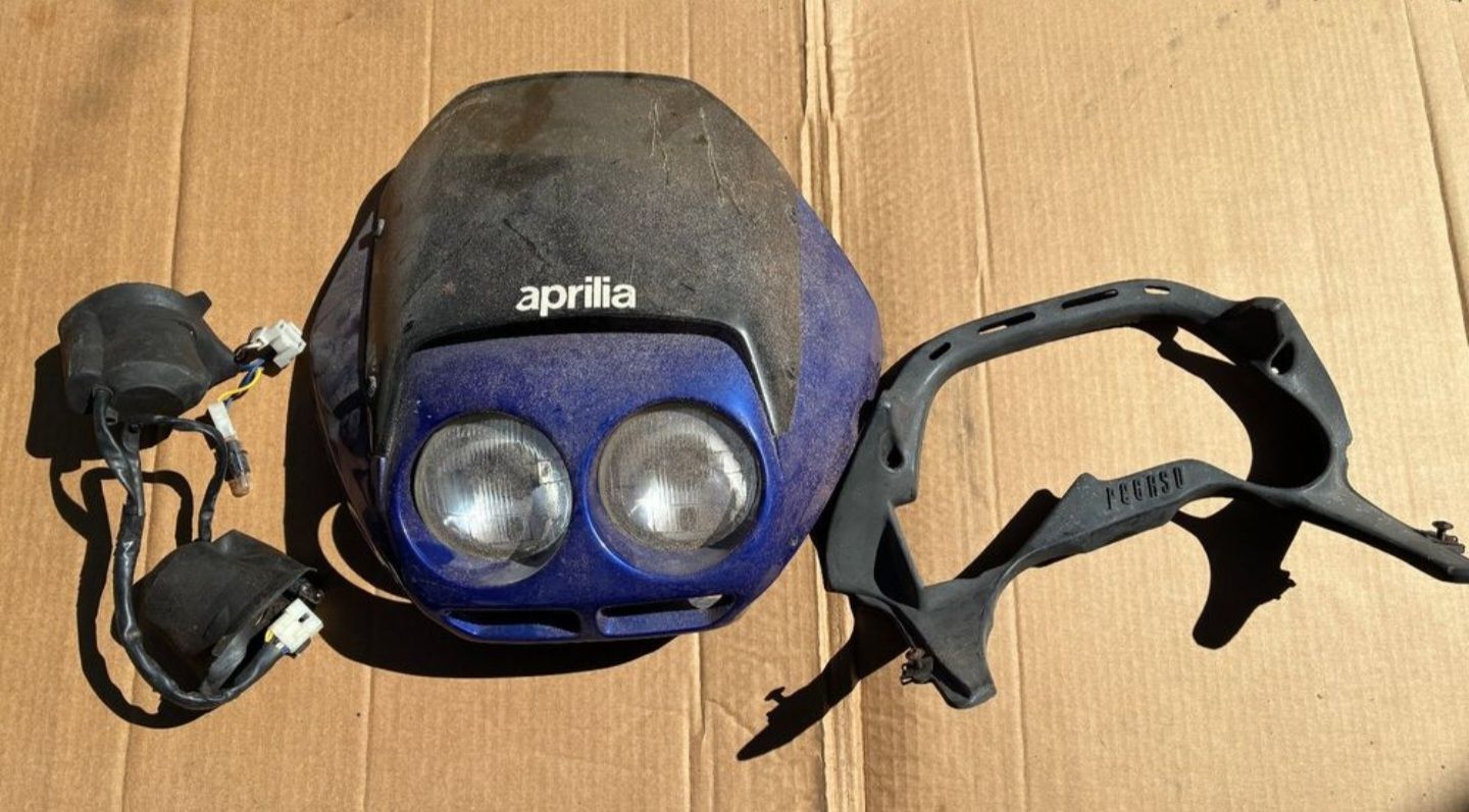 Aprilia Tutti i ricambio per moto: Aprilia Pegaso 600, 1990 Scheinwerfer Frontmaske – Usato da Azmoos venduto da Jadejo