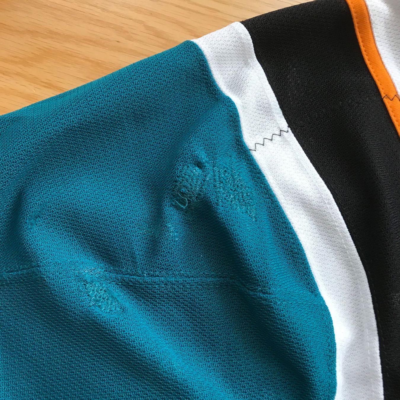 Gameworn Canottiere & Pantaloni: San Jose Sharks 2018-19 game worn Timo Meier – Usato da Bern venduto da Myloulou 2