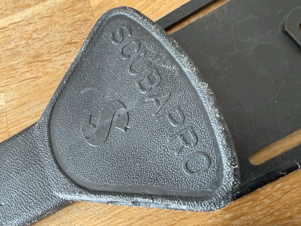Scubapro Altro per Immersioni: Altes Tauchmesser Scubapro mit Scheide – Usato da Goldach venduto da Messerguru 3
