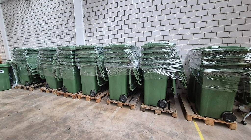 Altro per Ufficio & Commercio: Abfallbehälter - Müllcontainer – Usato da Siebnen venduto da Nihadsson