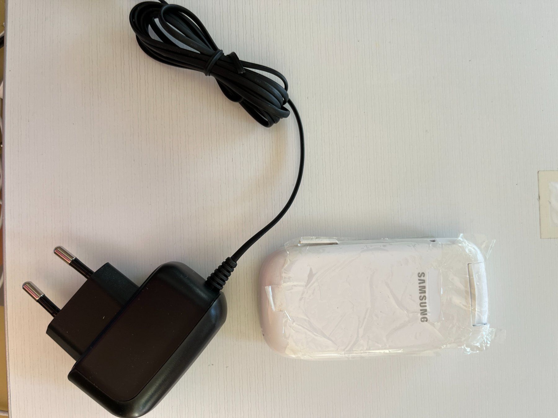 Samsung Telefoni cellulari / Smartphones: Samsung Handy weiss – Nuovo (secondo la descrizione) da Effretikon venduto da Vesta02