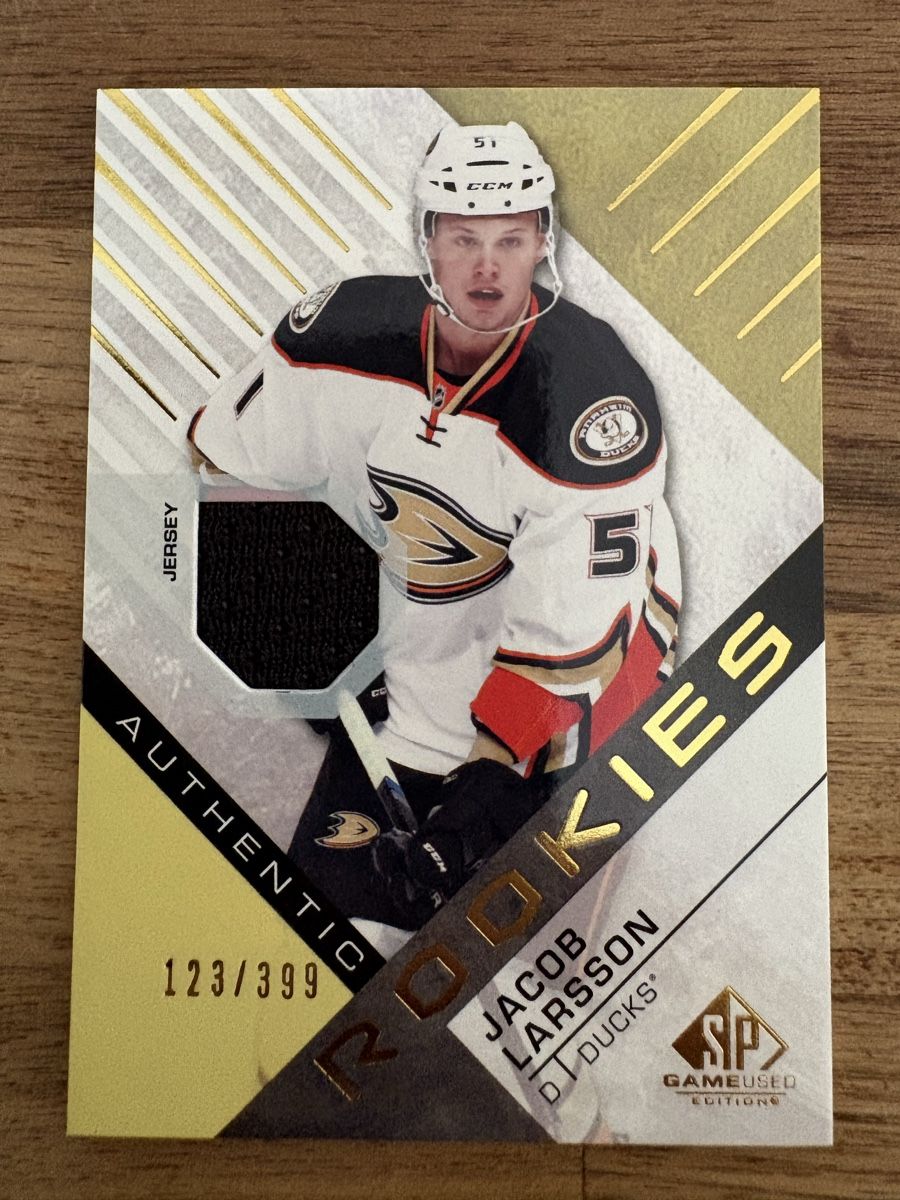 NHL Carte collezionabili: Game Jersey Card Jacob Larsson – Nuovo (secondo la descrizione) da Uttigen venduto da Brainbug