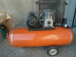 Un compresseur de garage de 150 litres