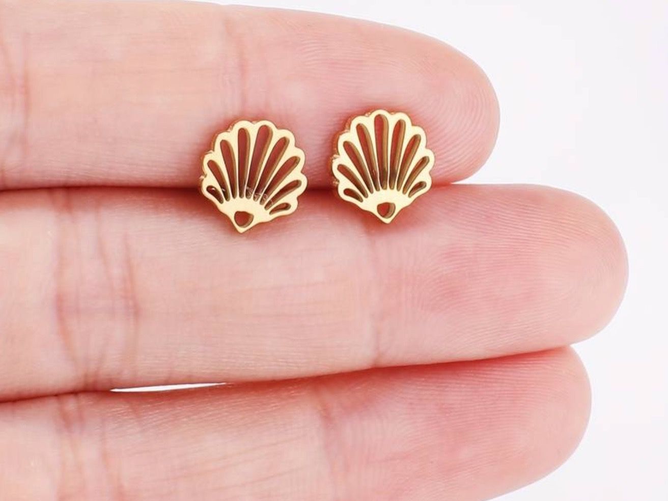 Orecchini pendenti & Orecchini a lobo: Ohrenstecker Muscheln gold/silber – Nuovo e nell'imballaggio originale da Laufen venduto da Bellavitaboom