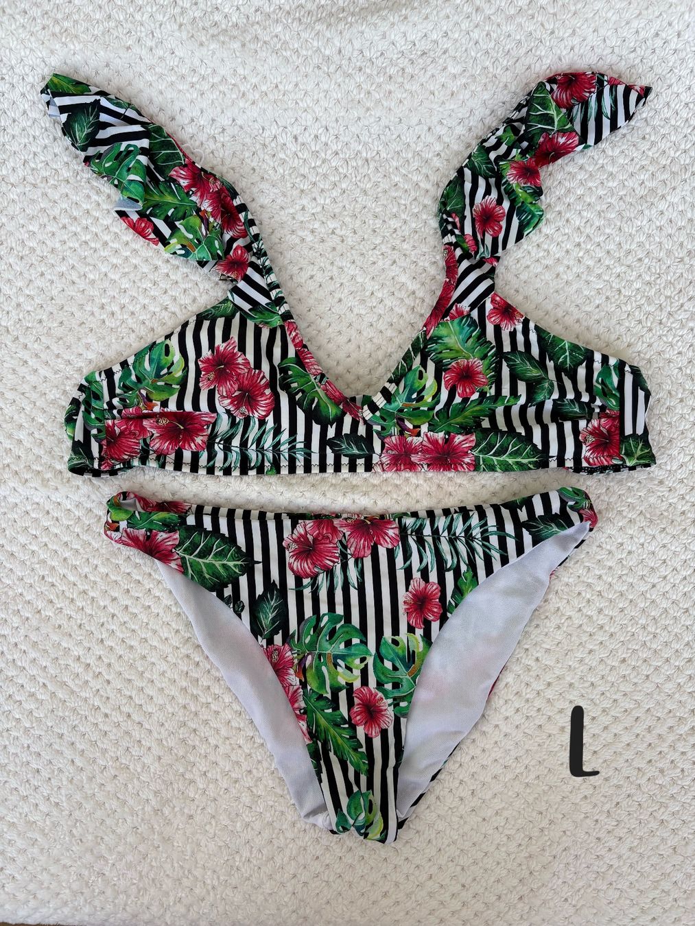 Badekleider & Bikinis: Bikini Blumen & Streifen Muster Grösse L – Gebraucht aus Basel von Tierschutz-Flohmi
