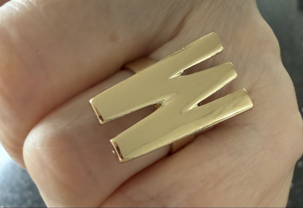 Anelli: Neuer goldfarbener Statement Ring im trendigen Design. – Nuovo (secondo la descrizione) da Lyss venduto da Sibella56 1