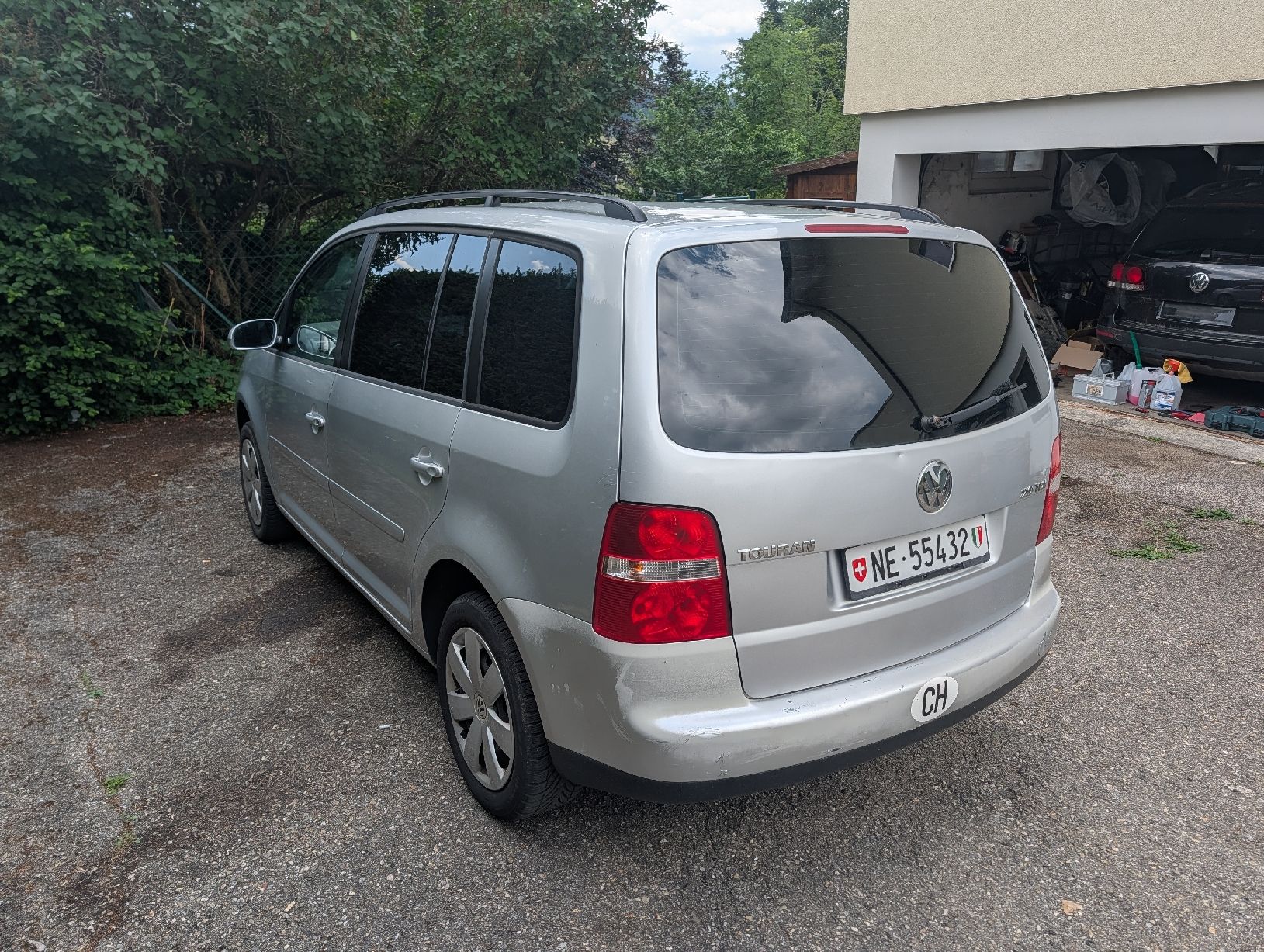 VW Autos: Touran 2.0tdi Automatic – D'occasion à Le Locle par flo_5856 4
