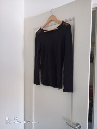 Schwarzes Langarmshirt  