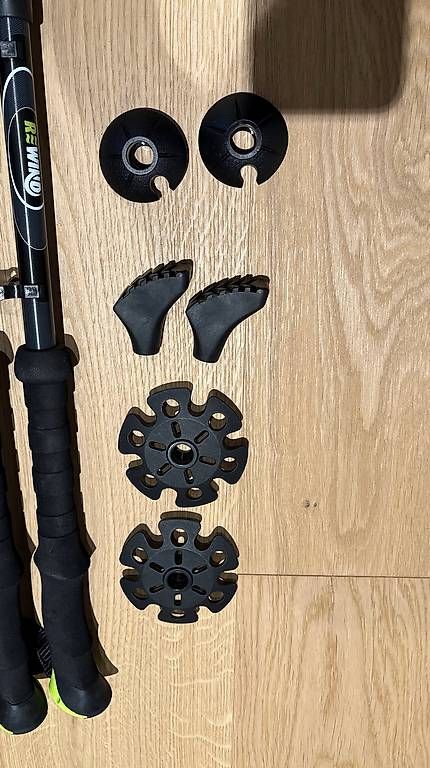 Bastoncini da trekking: Verstellbare Trekkingstöcke – Nuovo e nell'imballaggio originale da Winterthur venduto da Lucoelen 1