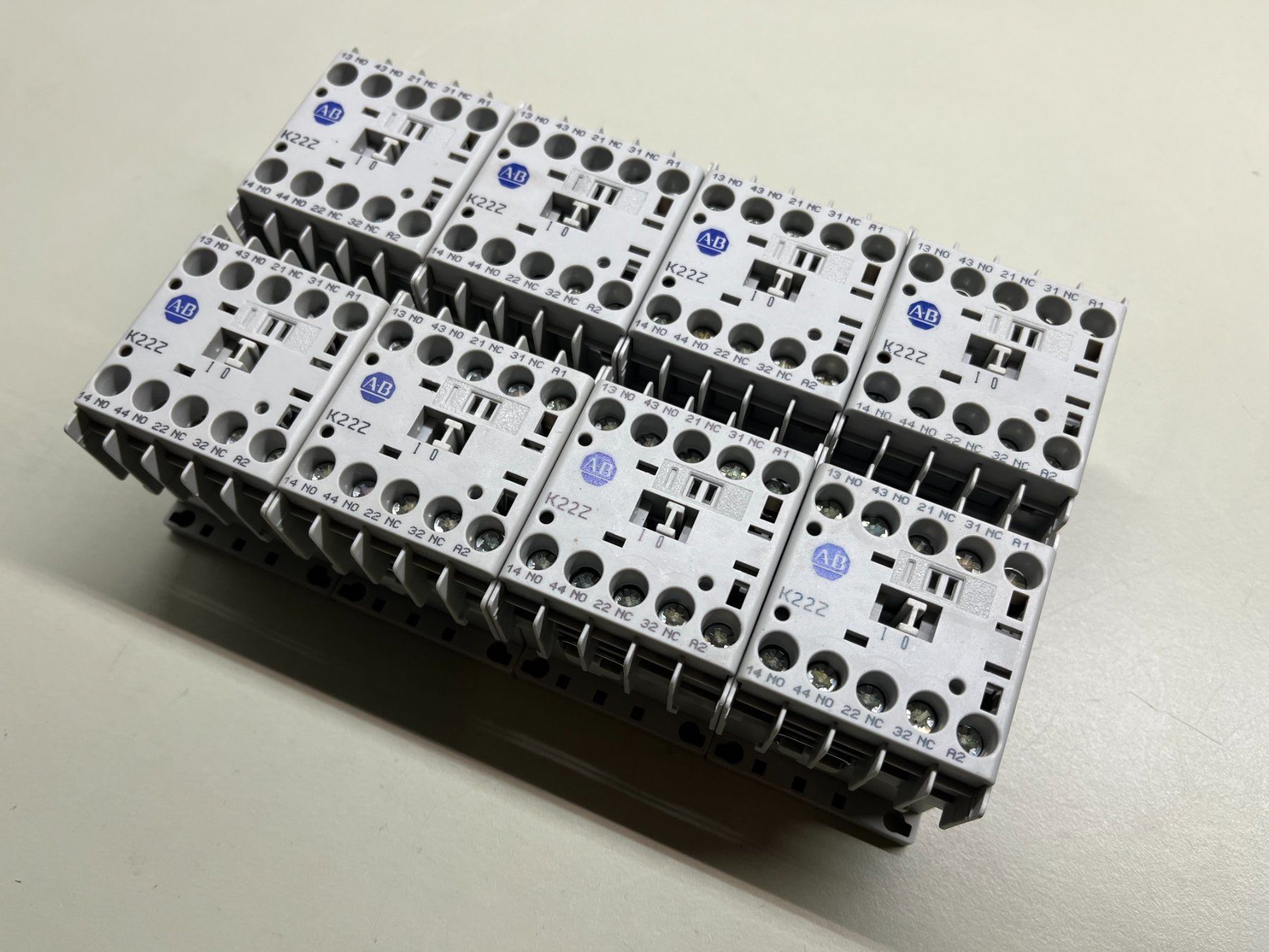 Componenti elettronici: Allen Bradley Relais 2NO/2NC 24V DC – Usato da Jenaz venduto da Speedy350