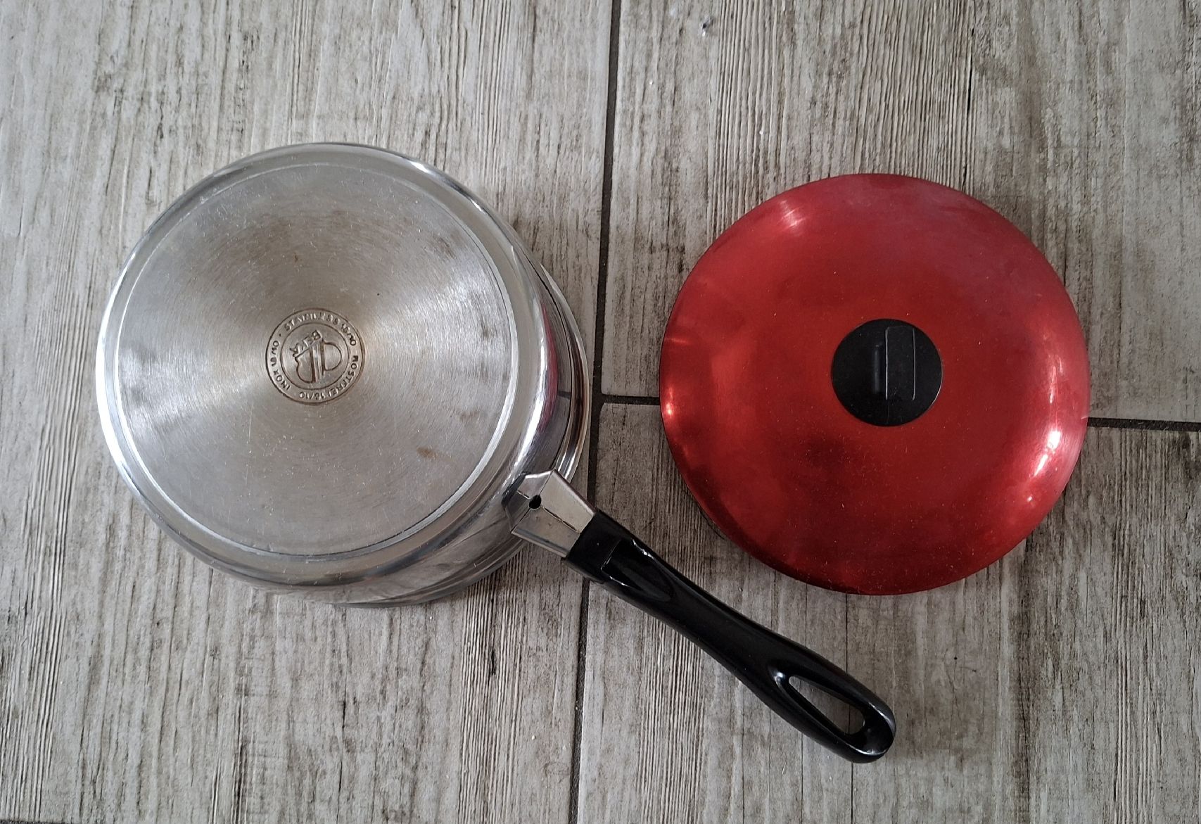 Pfannen: Stielkasserolle Stainless mit rotem Deckel – Gebraucht aus Schwarzenegg von musi09 2