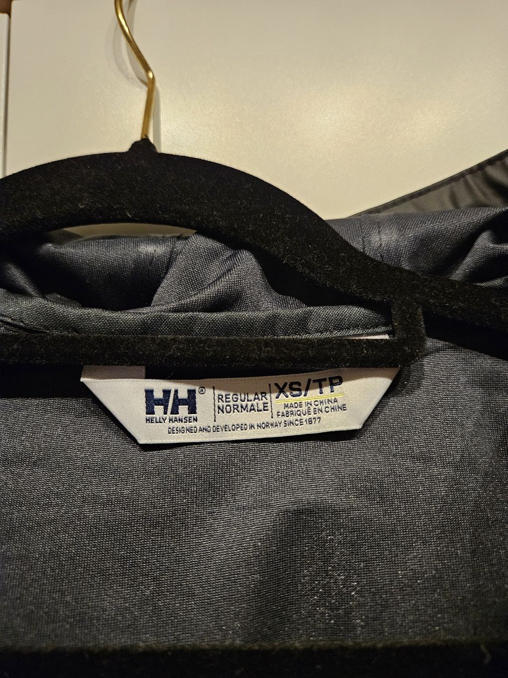 Helly Hansen Giacche: Helly Hansen Regenjacke, schwarz, neu – Nuovo (secondo la descrizione) da Zürich venduto da nat_20 2