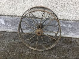 Antike schwere Speichen Eisenräder für Deko oder Grill