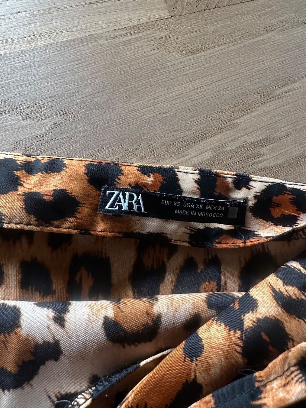 Zara Gonne: Sommerrock mit Leo-Print - Zara – Usato da Kloten venduto da niinaa.5 1