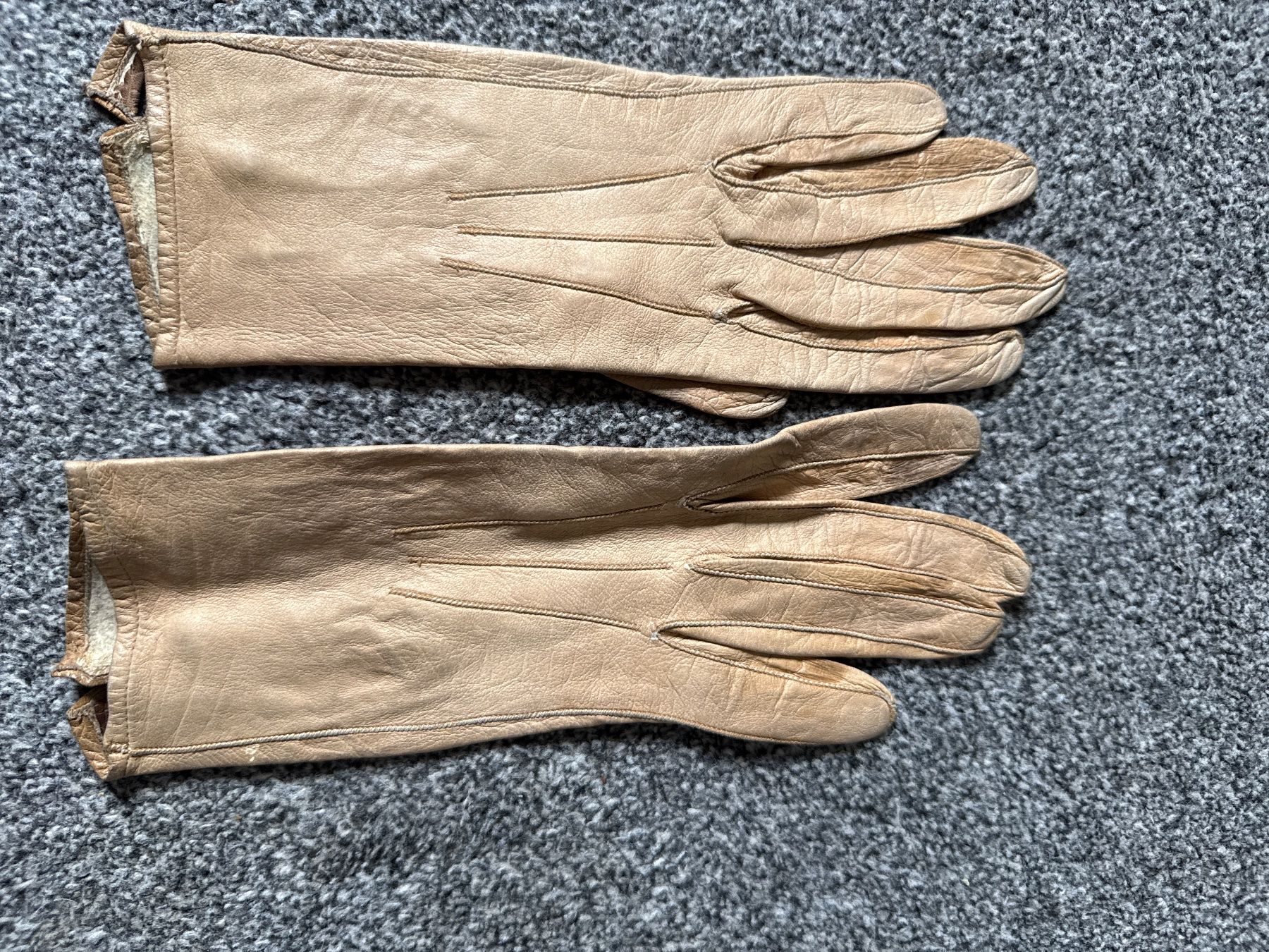 Handschuhe & Handstulpen: Handschuhe antik braun Finger Handschuh – Gebraucht aus Buchs SG von Billikatze5