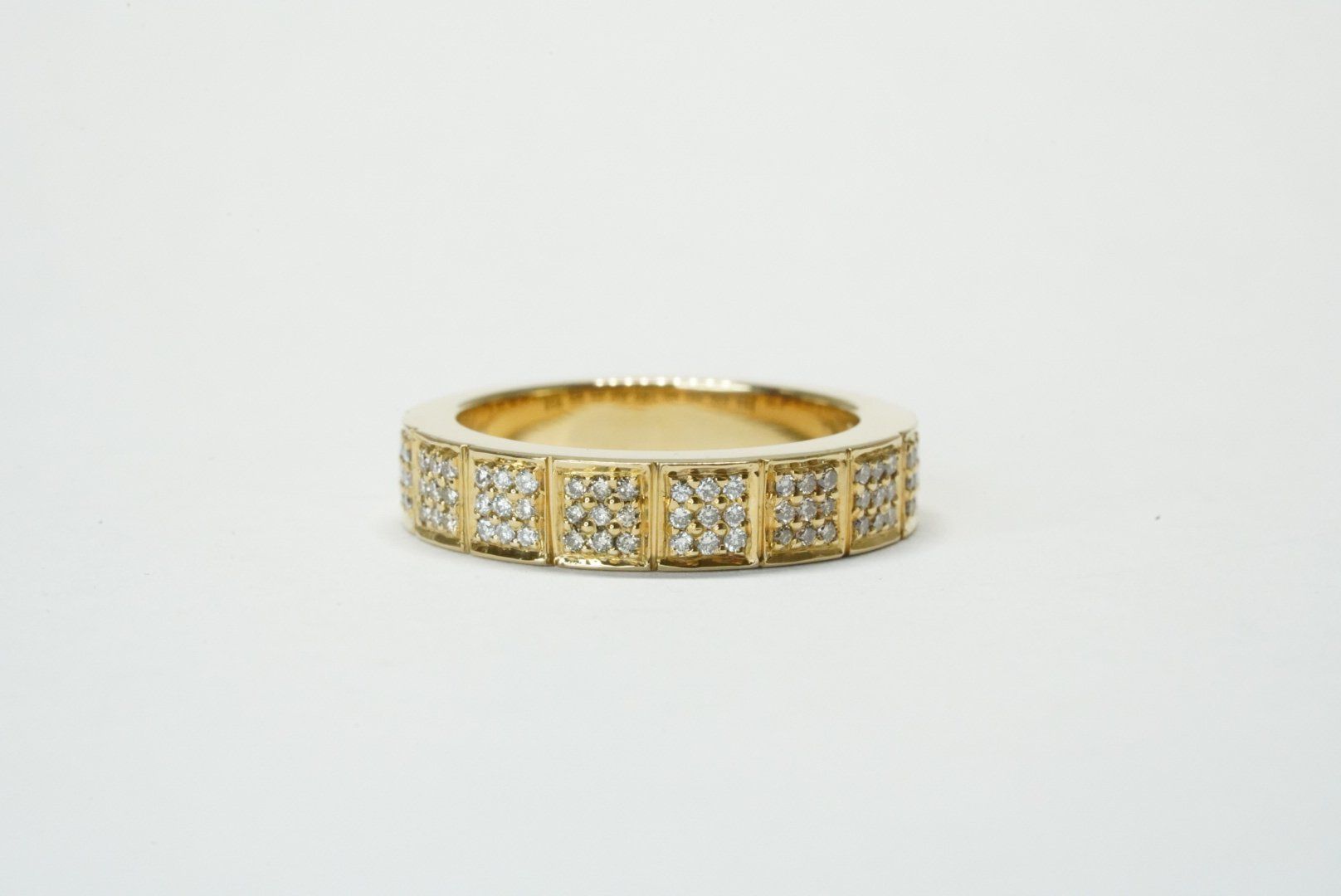 Ringe: 18k Gelbgold Fingerring mit Diamanten – Gebraucht aus Bülach von Re-Jewelled