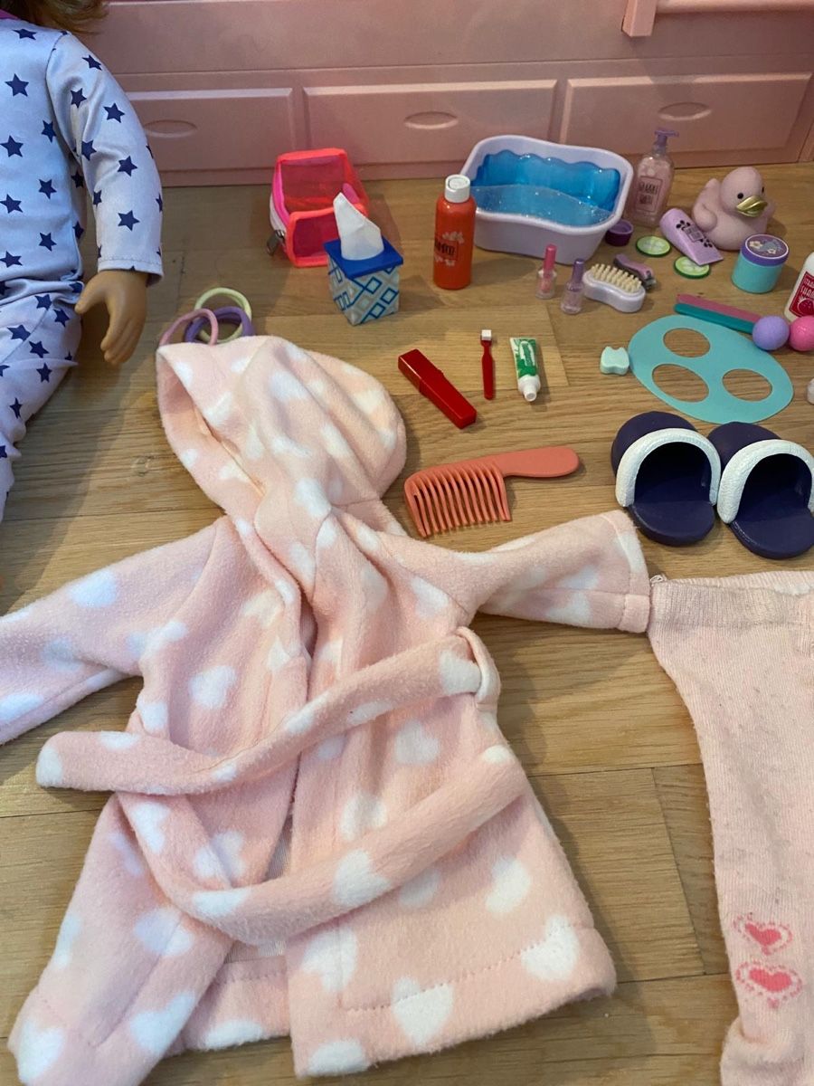Puppen: Puppe Hochbett Kleider – Gebraucht aus Winterthur von Debatte 2