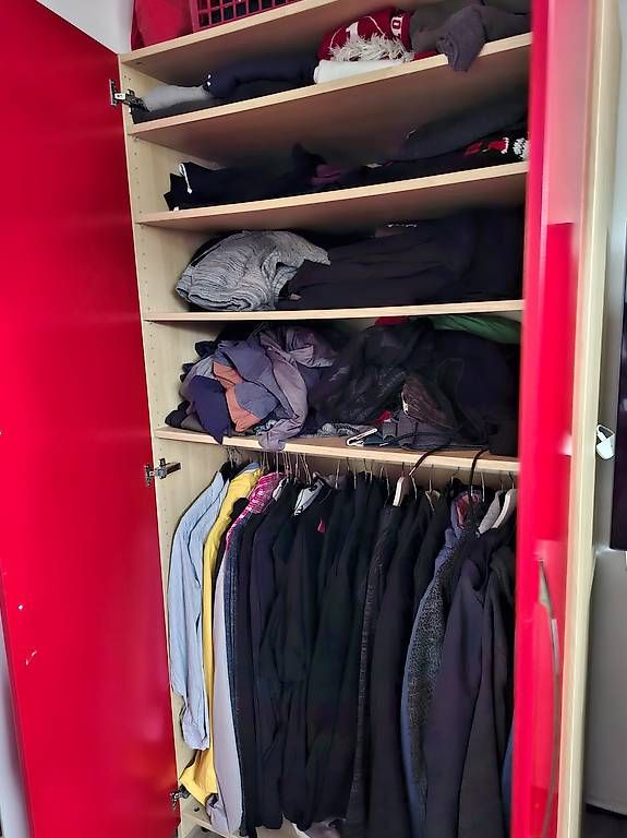 Schränke: Roter Ikea Schrank  – Gebraucht aus Luzern von nsc_tn7z