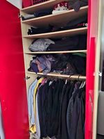 Roter Ikea Schrank 