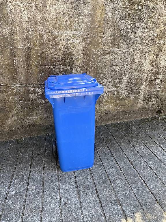 Sonstiges für Büro & Gewerbe: Kunststoffcontainer – Gebraucht aus Brügg BE von Nayeli02