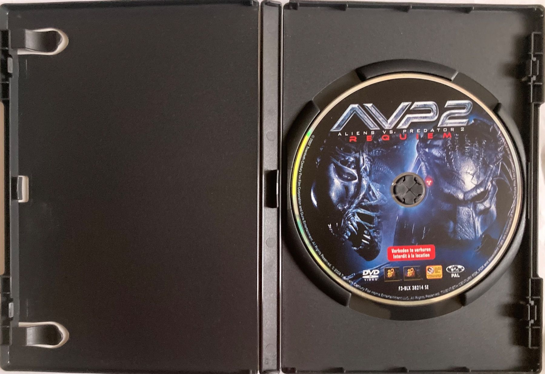 Tutti i DVDs: AVP 2 - ALIENS VS. PREDATOR 2 (REQUIEM) – Usato da Poliez-Pittet venduto da Newtown-Records 2