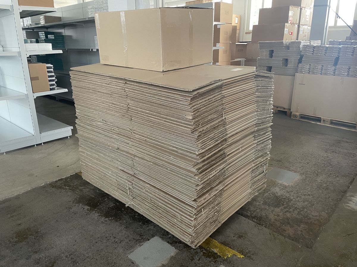 Kartons: Karton 81x61x42,5cm – Gebraucht aus Bertschikon Gossau von daesch