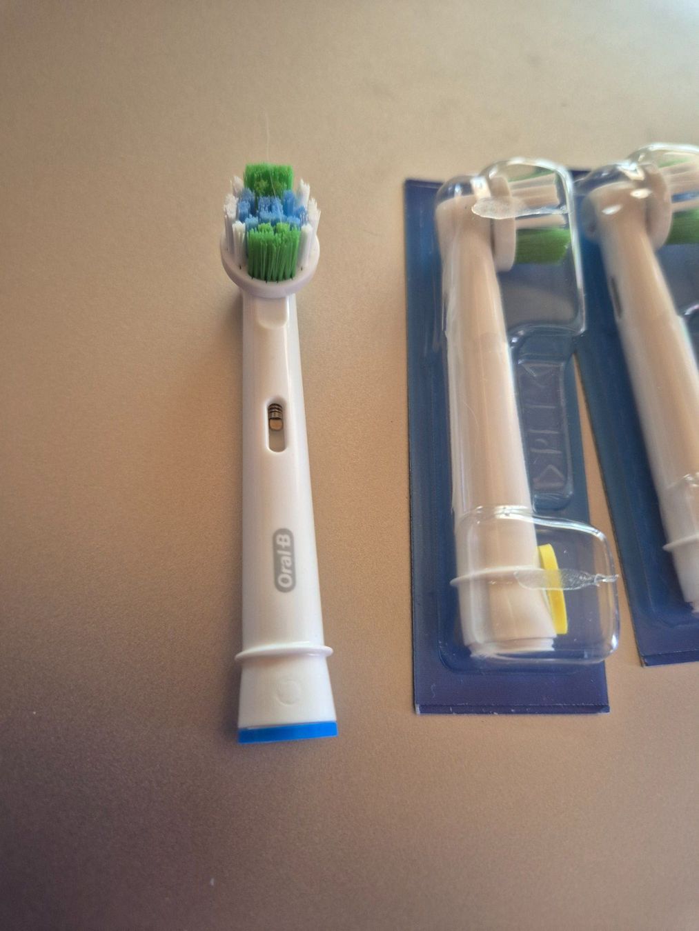 Oral B Cura dei denti: Oral-B  8  tetes de rechange – Nuovo (secondo la descrizione) da eschert venduto da brichou 3