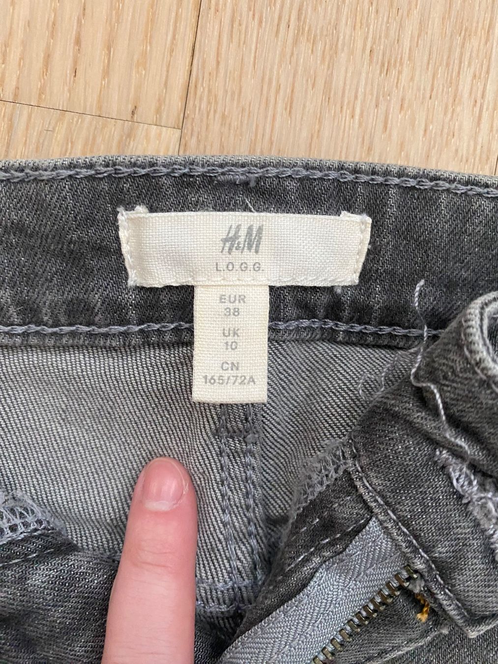 H&M Jeans: Short en jean H&M gris taille 38 – Gebraucht aus Sion von pur_m89d 1