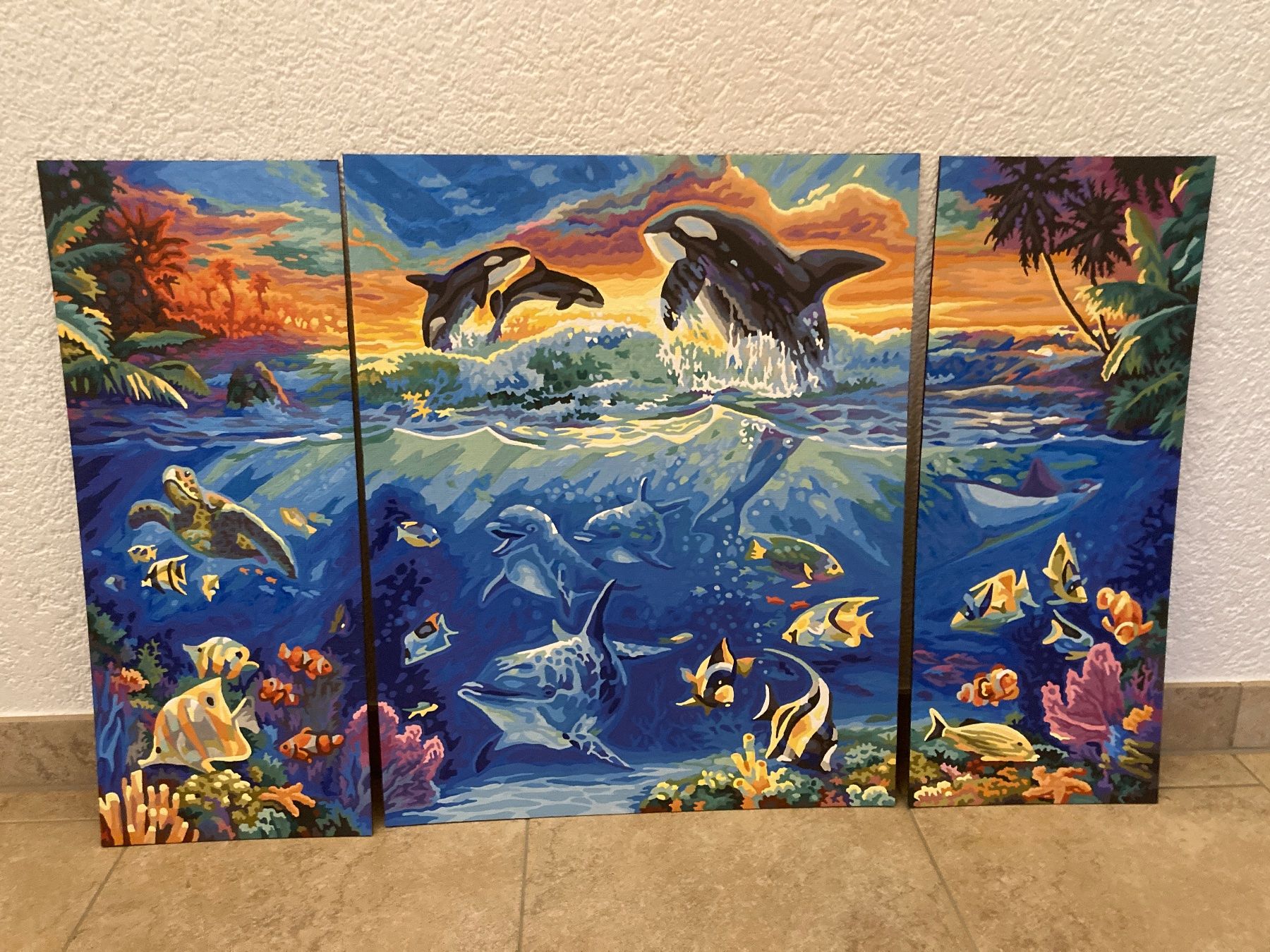 Dipinti: Bild/Gemälde "Am Korallenriff", 3-teilig, Orcas & Delfine – Nuovo (secondo la descrizione) da Gelterkinden venduto da froggy80