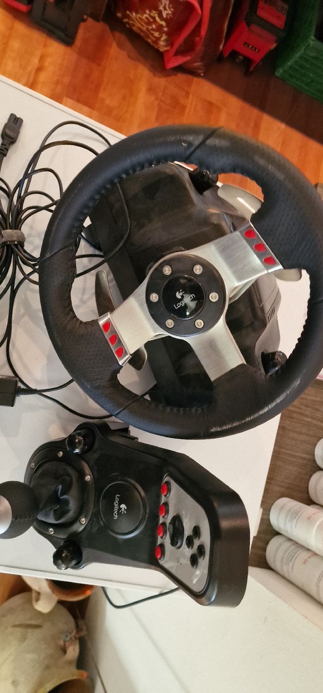 Logitech Controller: Logitec Lenkrad mit Pedale + Schaltung – Usato da Auslikon venduto da jason1ch 2