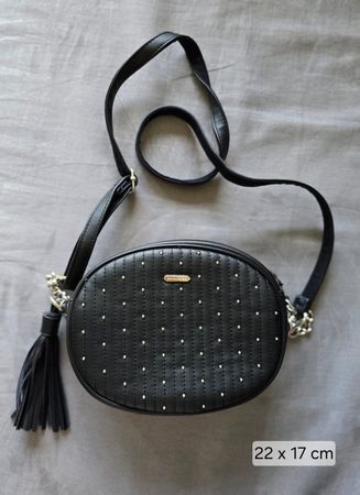 Tasche schwarz Nieten Fransen 22x17 cm guter Zustand