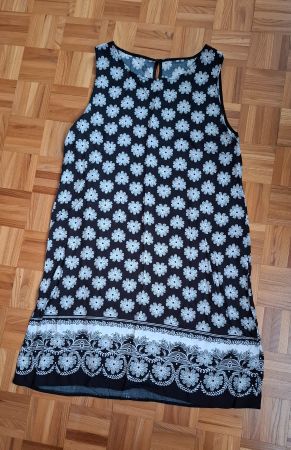 Robe d'été motif fleurs/Sommerkleid mit Blumenmuster