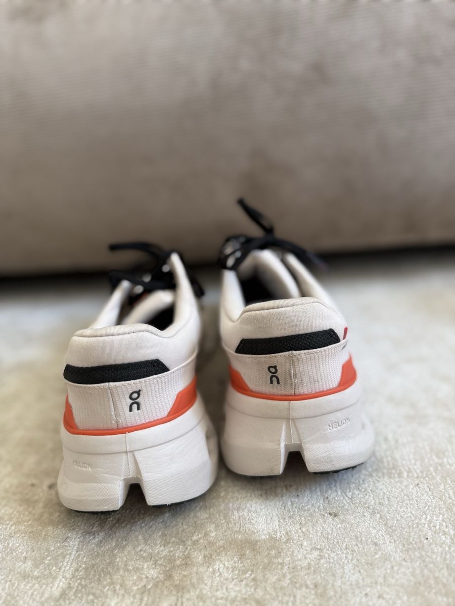 On Herrenschuhe: On Laufschuh (42.5) – Gebraucht aus Bern von Laufsport3000 3