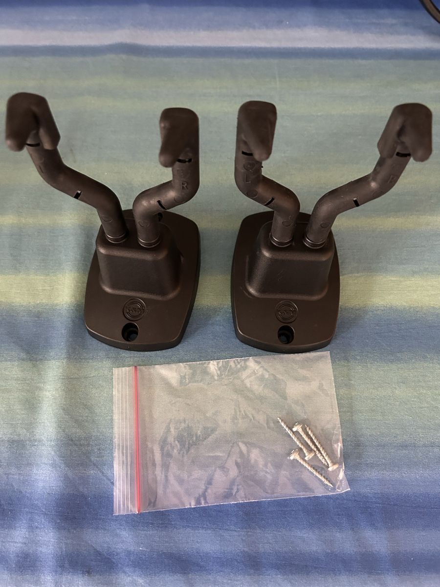 Fixations: 2 Gitarren-Wandhalter K & M – D'occasion à Kappel SO par Hasli12 2