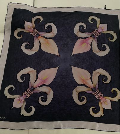 Lions Seiden Foulard 🌸