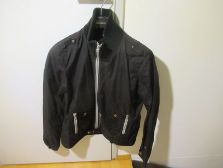 Jacke H2O schwarz mit Reissverschluss Grösse XL