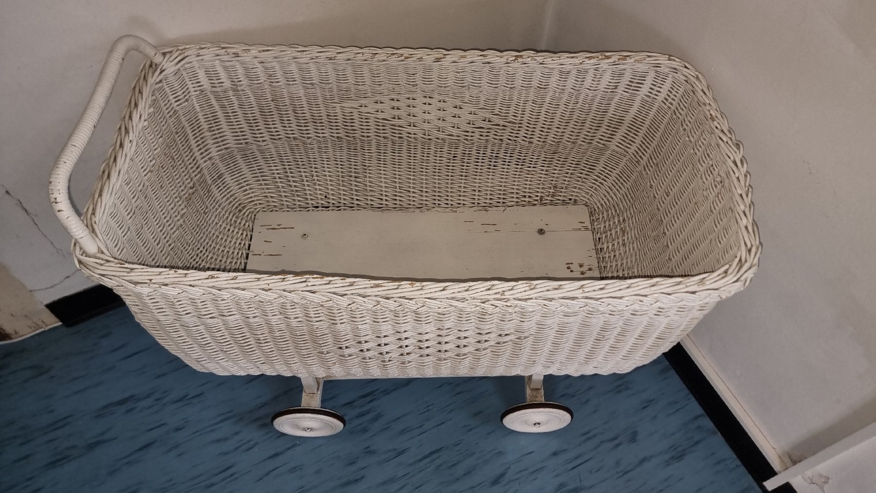 Wiegen & Stubenwagen: grosser Vintage Weidenkorb-Kinderwagen  – Gebraucht aus Wigoltingen von Zuckerfee84 1