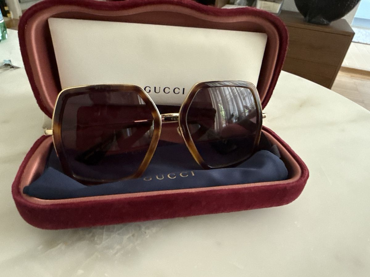 Gucci Occhiali & Lenti: Gucci Sonnenbrille GG0106S 002 – Usato da Zug venduto da katarinajj