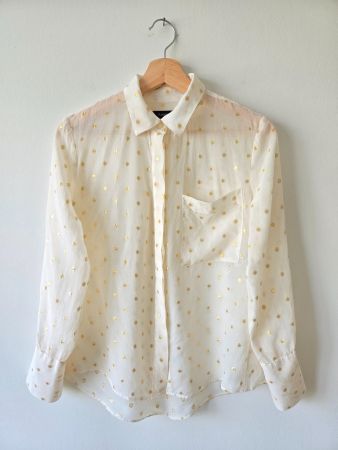 SEIDENCREMEBLUSE MIT GOLDENEN PUNKTEN, GRÖSSE 34, GUTER ZUST
