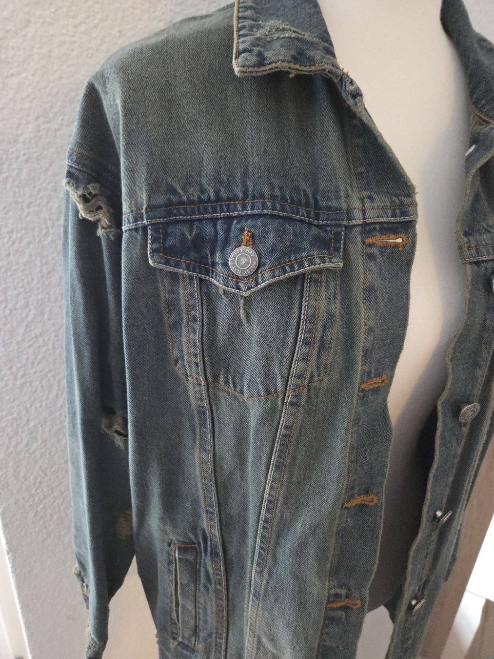 Jacken: oversized Jeansjacke Noisy May Gr. S – Gebraucht aus Näfels von CH.Kchlineknopf 1