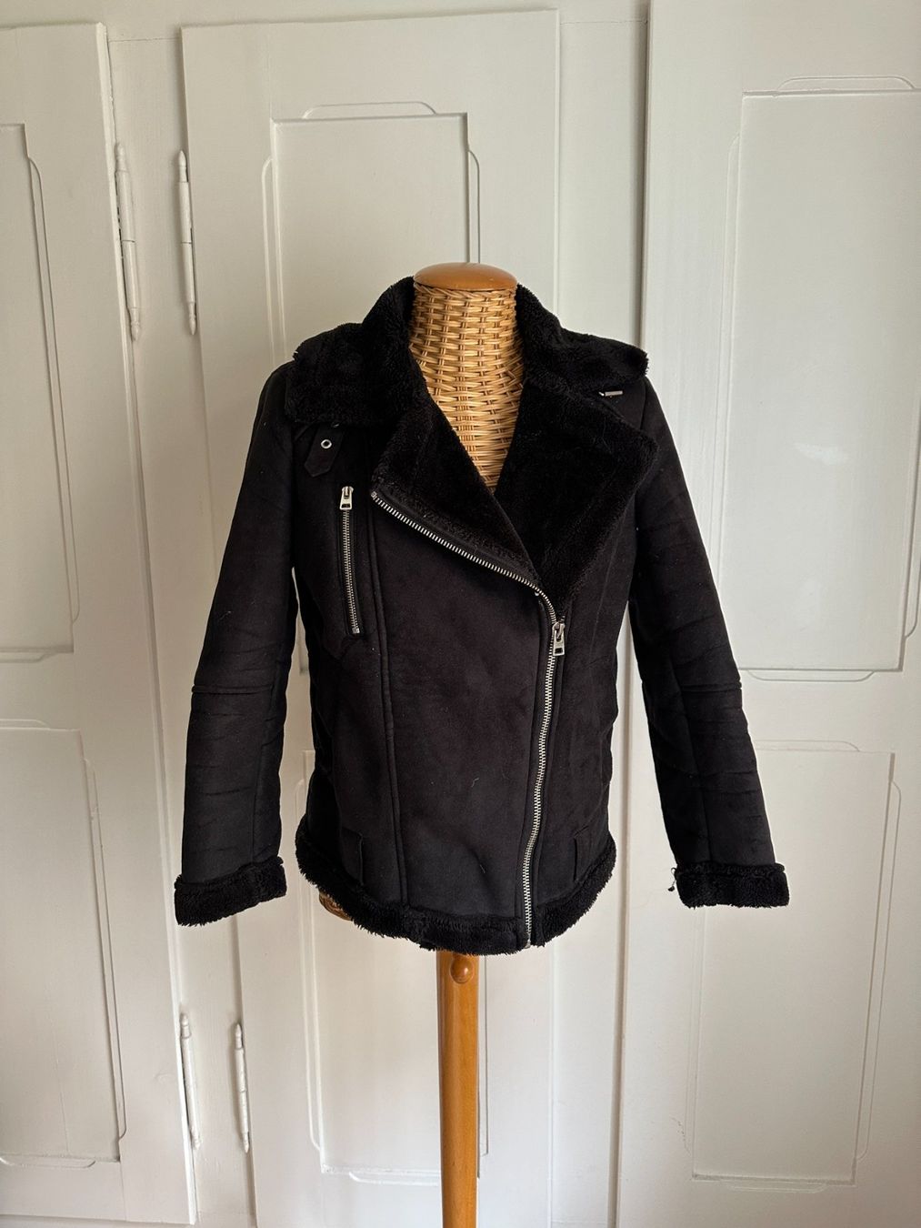 Topshop Giacche: TOPSHOP - Shearling Wildleder Jacke schwarz 34 – Usato da Zürich venduto da Diazaio 3