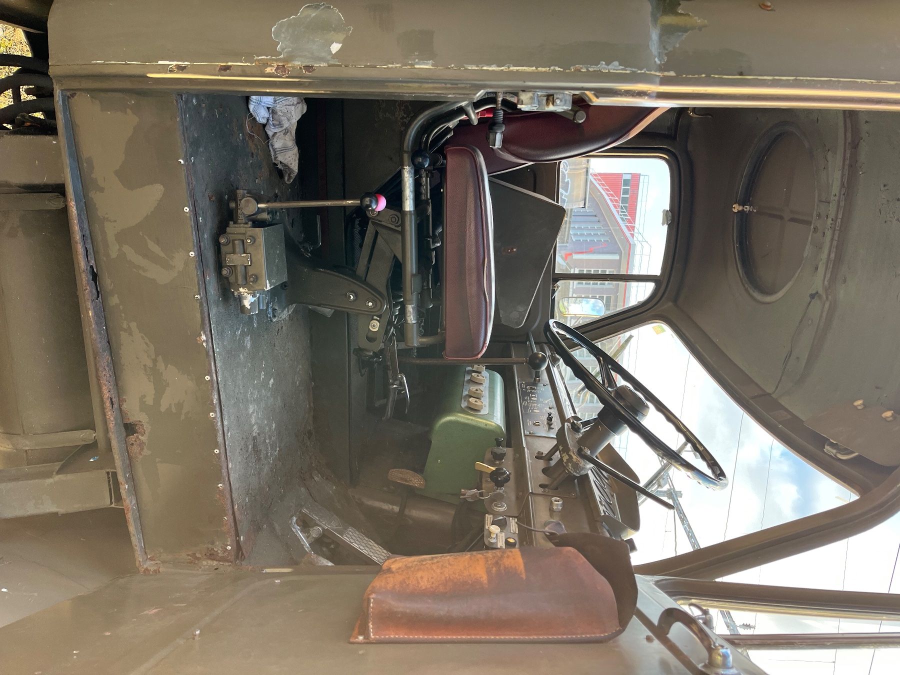 Saurer Lastwagen: Saurer 2DM Blache mit Schneepflug 3.4m – Gebraucht aus Niederbüren von mcbruehwiler 4