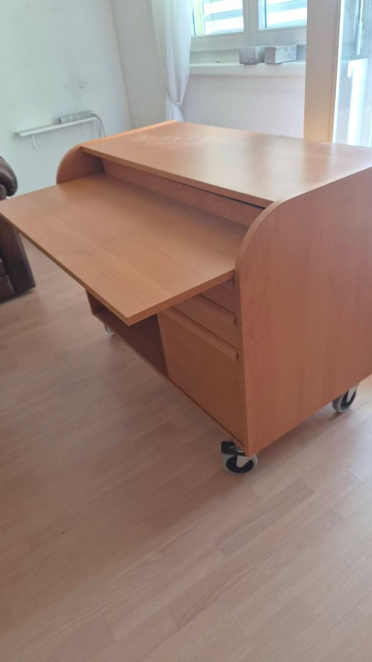 Scrivanie: Schöner Sekretär auf Rollen – Usato da Olten venduto da Terni