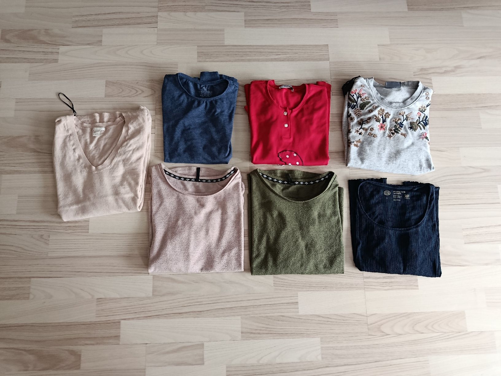 Top: 14 Shirts / Tops Grösse S/M – Usato da Lachen SZ venduto da SanBek